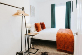 3 Bed Central Home with Netflix